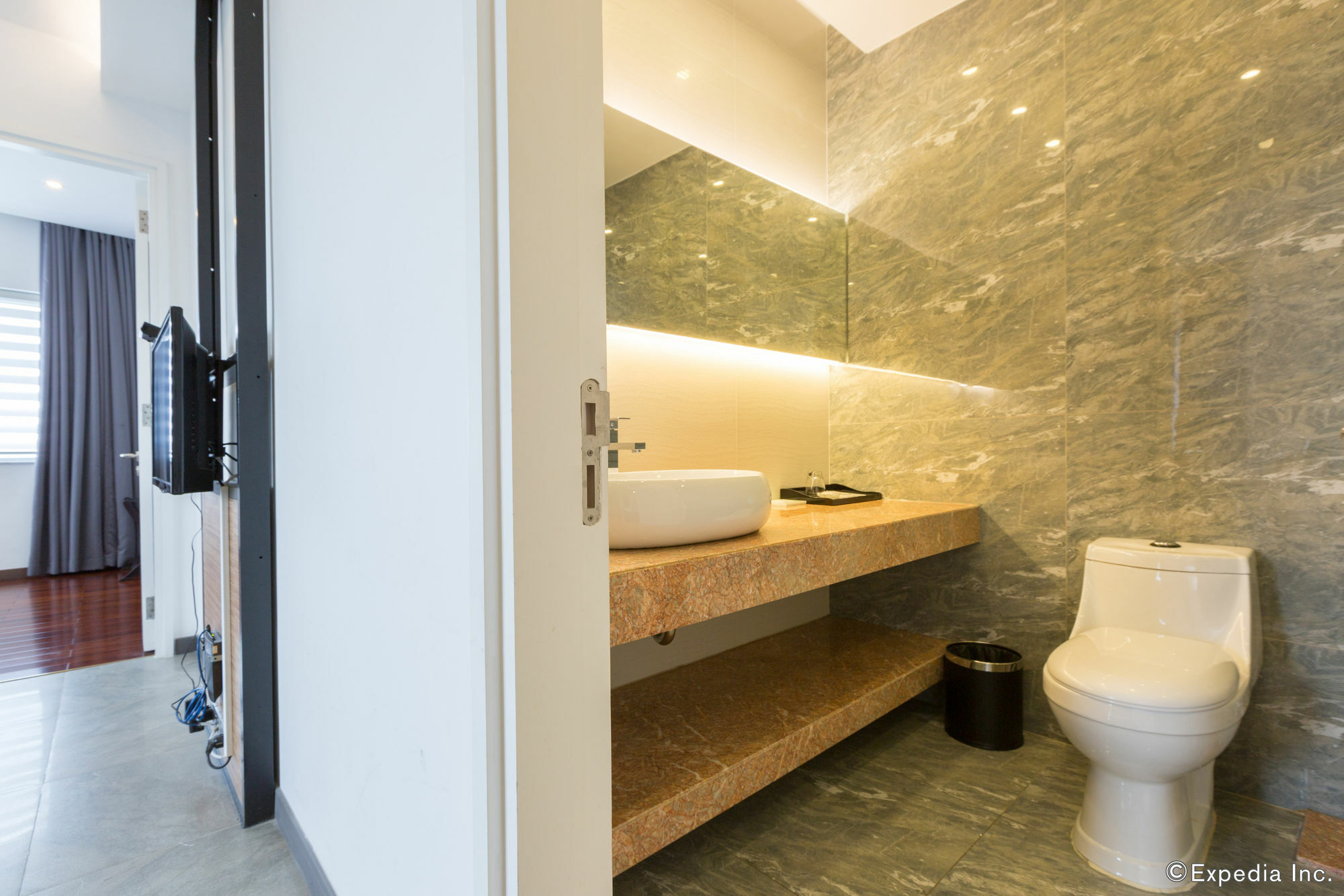 Charm Suite Residence Saigon Хошимин Екстериор снимка