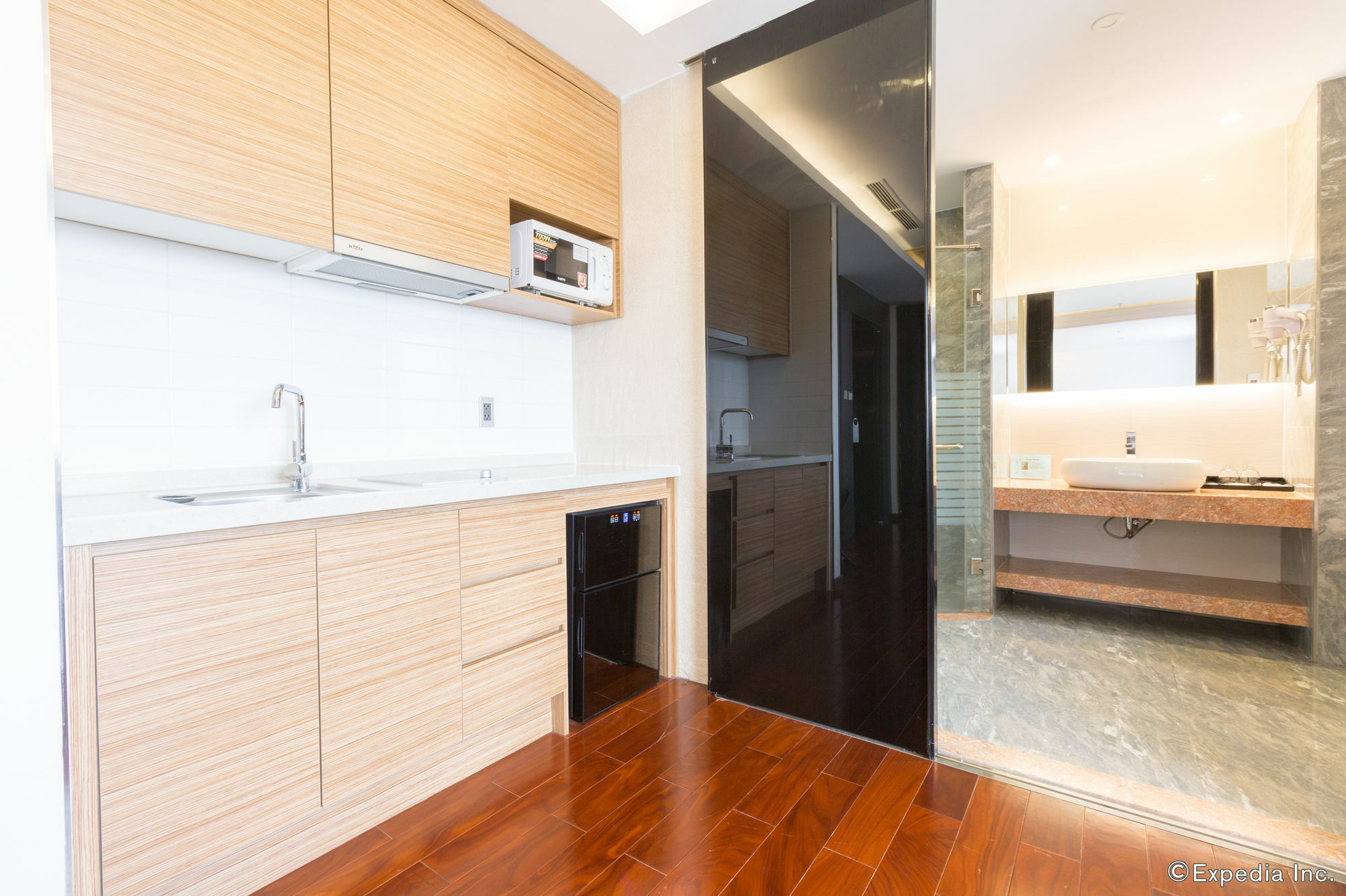 Charm Suite Residence Saigon Хошимин Екстериор снимка