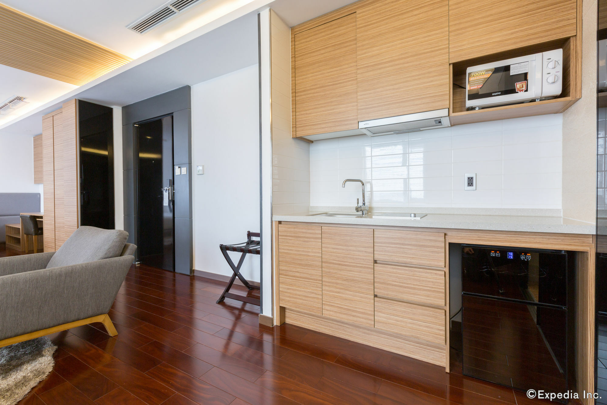 Charm Suite Residence Saigon Хошимин Екстериор снимка